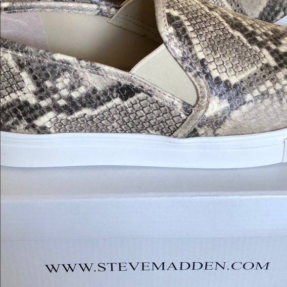 NEW STEVE MADDEN SNAKE SKIN SLIP ONS - Picture 3 of 3